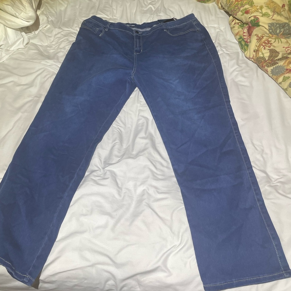 NWT PLUS SIZE STRAIGHT LEG DENIM JEANS